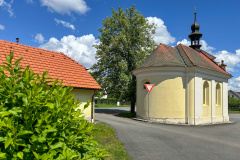Kaple Panny Marie Pomocnice křesťanů a malá hasičská zbrojnice