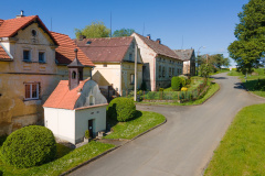 Kaplička na návsi